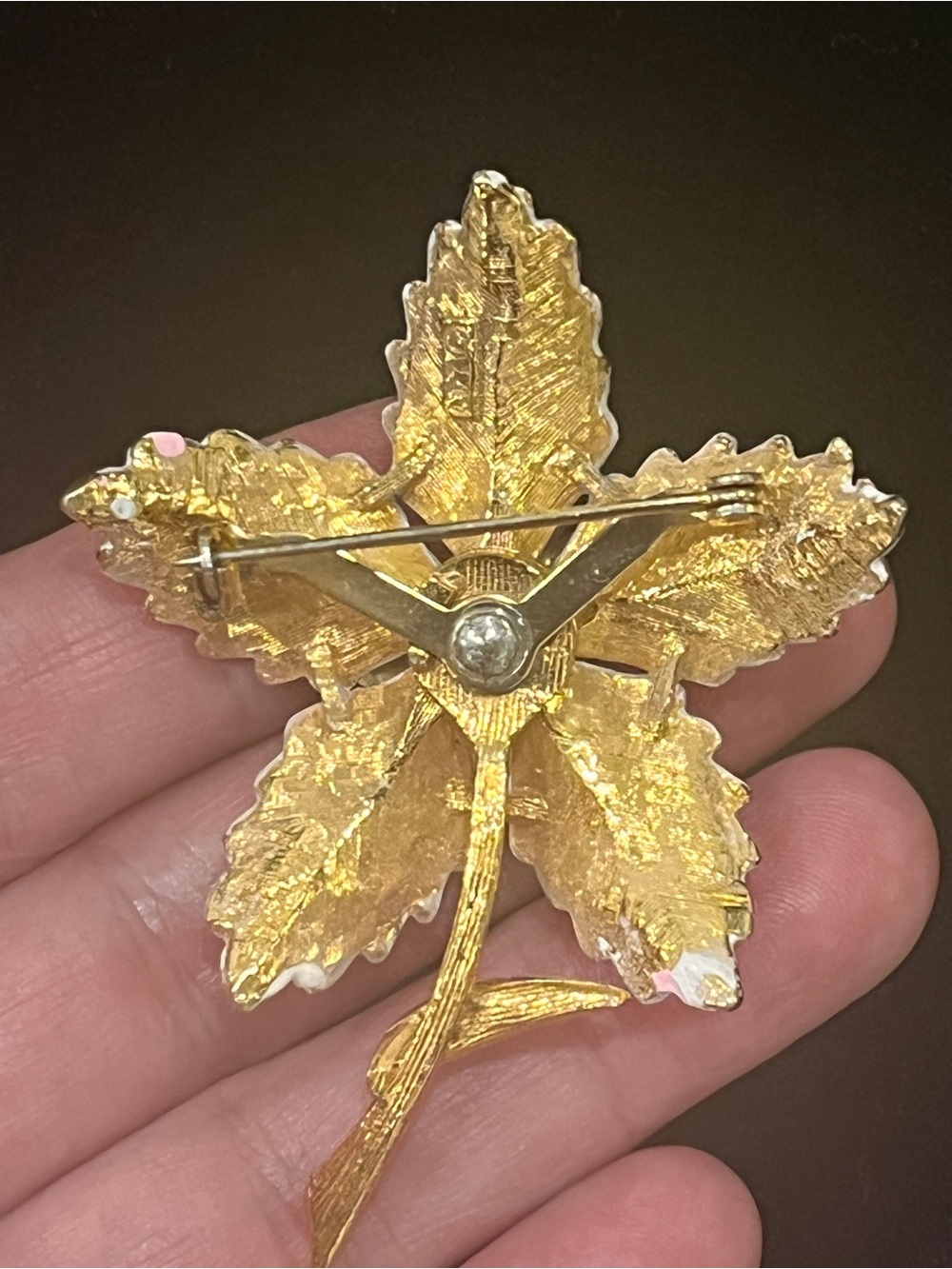 Vintage Arthur Pepper Enamel Flower Brooch Gold Tone White - Picture 5 of 6